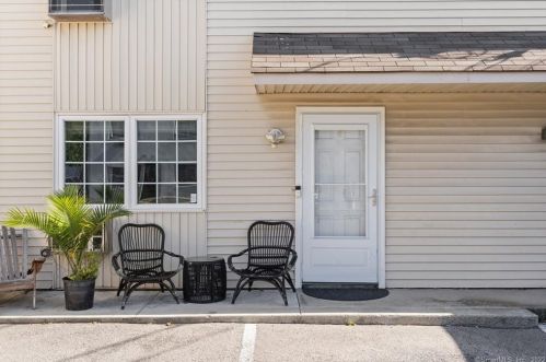 750 Cove Rd, Stamford, CT 06902-9412