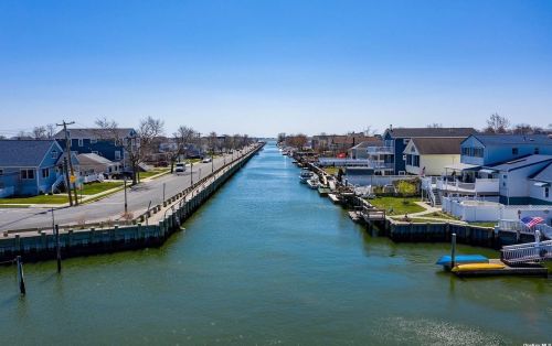 22 North Blvd, East Rockaway NY  11518-1830 exterior