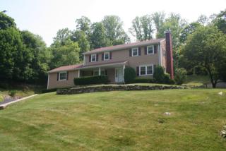 121 Eastover Rd, Stamford, CT 06905-1404