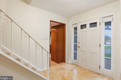 13 Llanfair Ln, Trenton, NJ 08618-1011