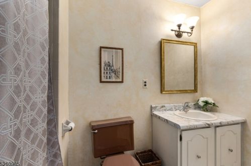 23 Manchester Rd, Flemington NJ  08822-6822 exterior