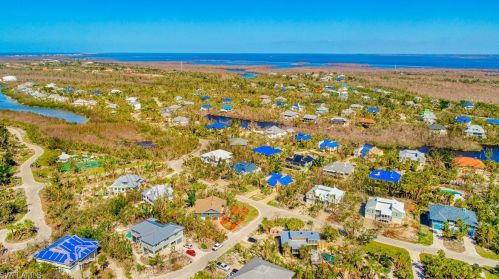 1813 Long Pt Ln, Sanibel FL 33957-2423 exterior