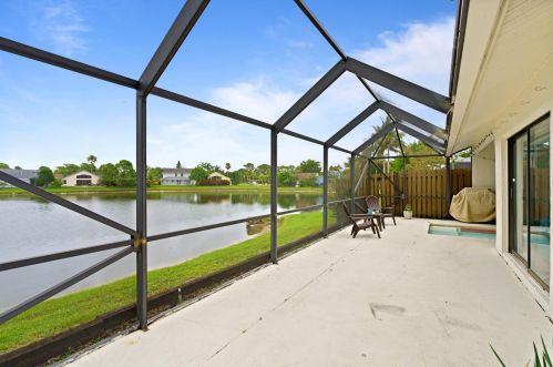 5083 Willow Pond Rd, West Palm Beach FL  33417-8135 exterior