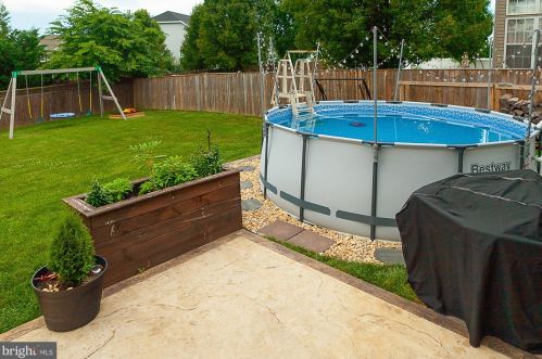 264 Burberry Ln, Charles Town WV  25414-5621 exterior