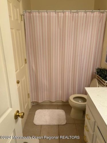 606 Bromelia Ct, Jackson Twp NJ  08527-4128 exterior