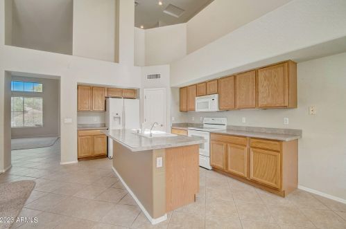 16043 Maui Ln, Sun City AZ  85379-5137 exterior