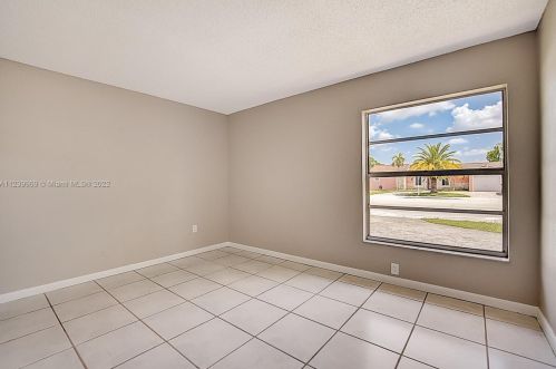 5730 199 St, Hialeah FL  33015-4933 exterior