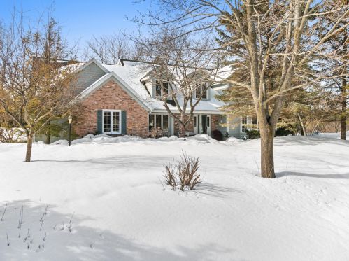 10621 Riverlake Ct, Thiensville, WI 53092-4865
