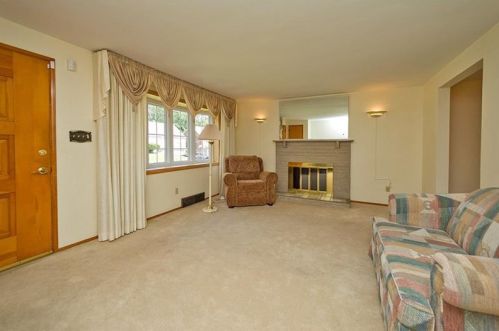 7869 Mark Dr, Verona, PA 15147-1542