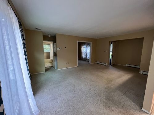 27 Springmeadow Dr, San Remo NY  11754-4605 exterior