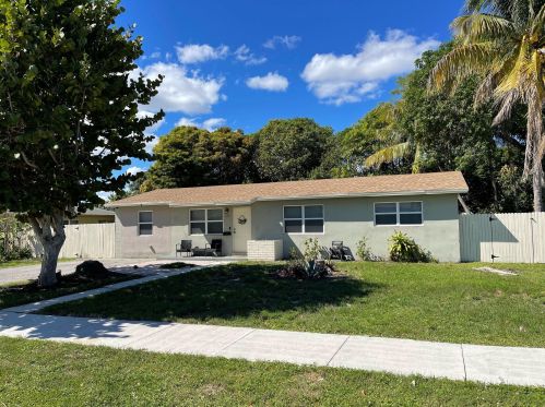 845 Jasmine Dr, West Palm Beach, FL 33403-2105