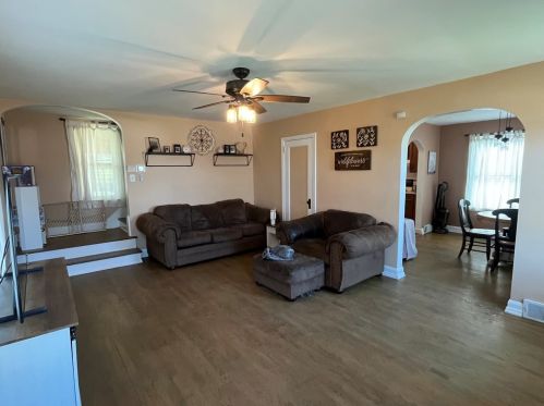 1027 Rose Ave, New Castle, PA 16101-4335