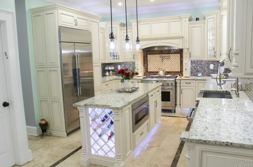 2 Linden Pl, Middletown NY  10940-4824 exterior