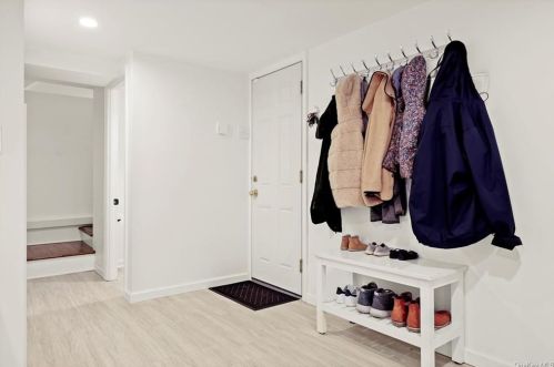 20 Hazelton Dr, White Plains NY  10605-3818 exterior