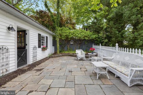 303 Colonial Hwy, Hamilton VA  20158-9056 exterior