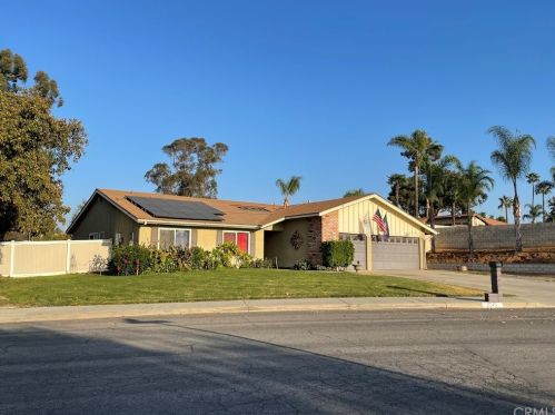 2515 Falling Oak Dr, Riverside, CA 92506-5015