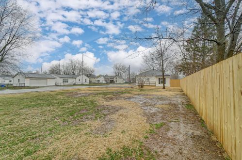 1101 Paint St, Washington Ch, OH 43160-1628