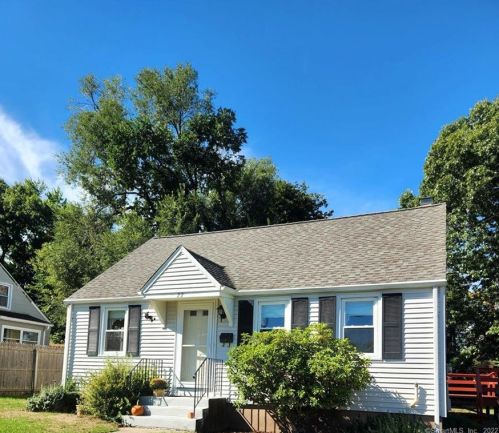 22 Lenox St, Manchester, CT 06040-4322