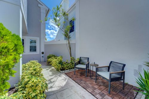 45 Windsor Ln, West Palm Beach, FL 33418-7189