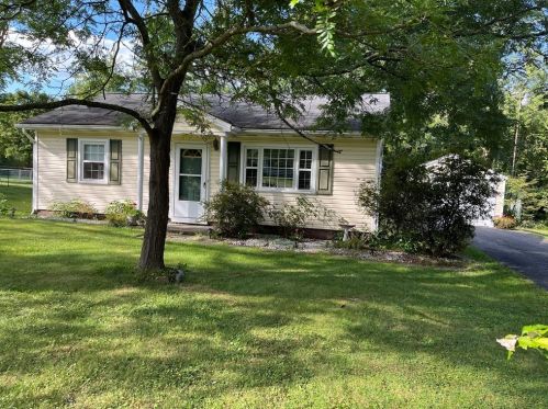 27 Upper Idlewild Dr, New Castle, PA 16101-9201