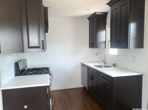 4 Iram Pl, Bethpage NY  11714-2832 exterior