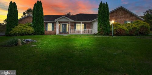816 Pine Rd, Carlisle, PA 17015-9150