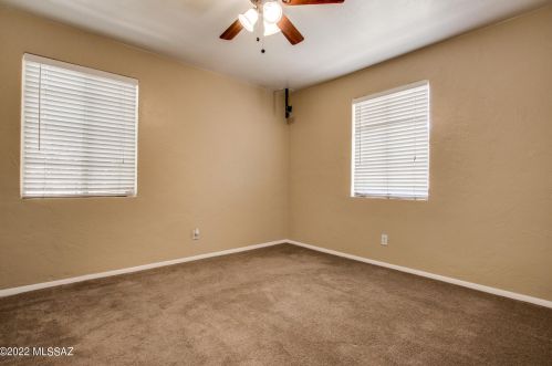 945 Prince Rd, Tucson AZ 85705-3026 exterior