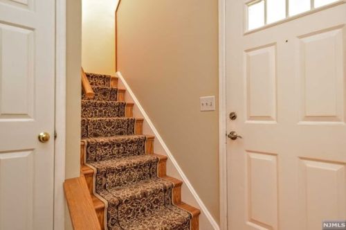 15 Allison Ct, Allendale, NJ 07401-1615