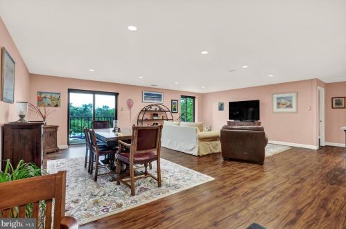 10210 Valley Forge Cir, Norristown, PA 19406-1105