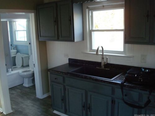 13 Riverview Ave, Groton CT 06340-3513 exterior