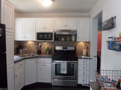 451 Brown Trl, Hopatcong, NJ 07843-1145