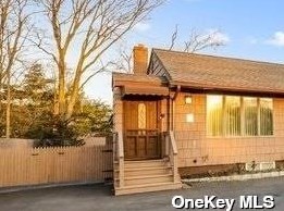 1597 Grundy Ave, Holbrook NY  11741-2108 exterior