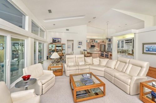 2585 Spruce Creek Blvd, Daytona Beach FL  32128-6787 exterior