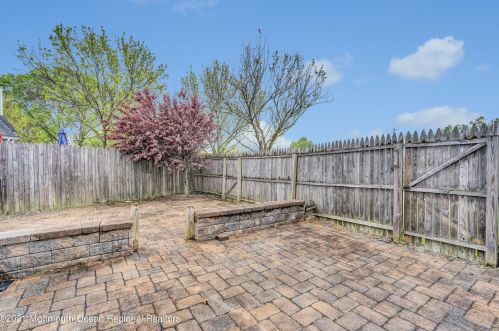 13 Jennings Ct, East Freehold NJ  07728-4320 exterior