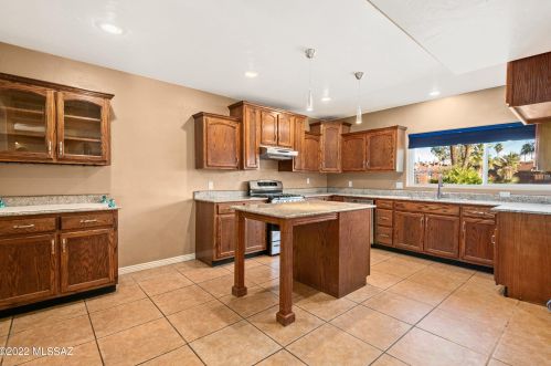 2250 La Mirada St, Tucson, AZ 85719-6019