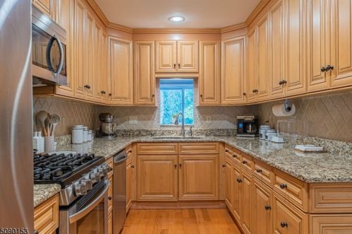42 Davenport Rd, Montville Township NJ  07045-9198 exterior