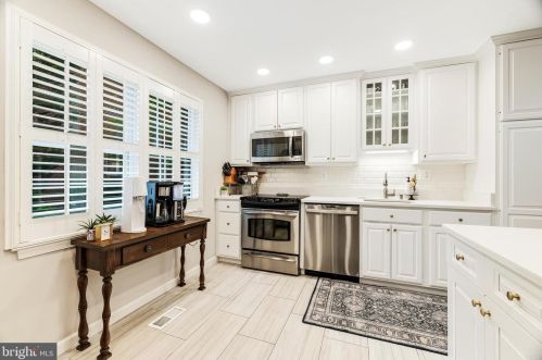 11710 Dry River Ct, Herndon VA  20191-2964 exterior