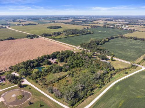 2717 Beaumont Ave, Waterford WI  53185-4933 exterior