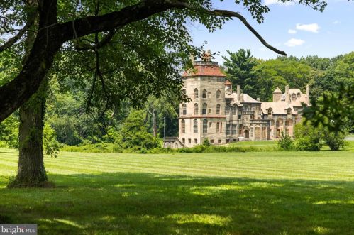 500 Court St, Gardenville PA  18901-4422 exterior