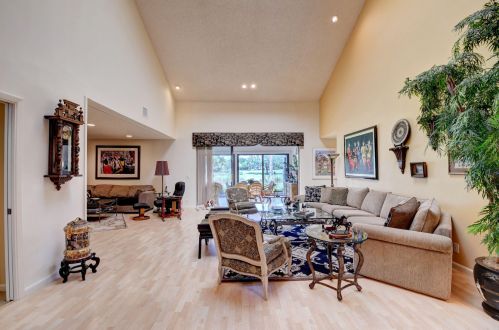 9 Windsor Ln, Boynton Beach FL  33436-6063 exterior