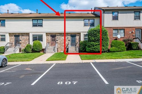 807 Maple Hill Dr, Woodbridge, NJ 07095-4109