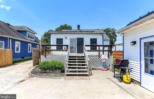 709 Walnut St, Slaughter Beach DE  19963-1233 exterior