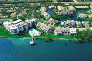102 Lakeshore Dr, Lake Worth, FL 33462-6069