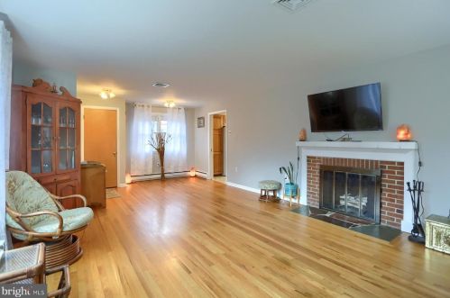 40 Center Dr, Camp Hill PA  17011-7608 exterior