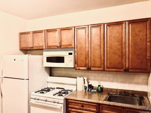 68 1st St, Mount Vernon NY  10550-3047 exterior