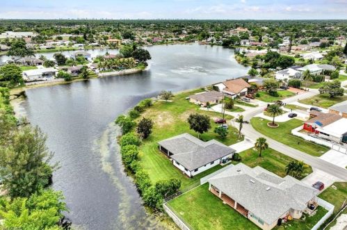 4984 30th Pl, Naples FL  34116-7749 exterior