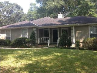 371 Lakeview Dr, Mobile, AL 36695-3325