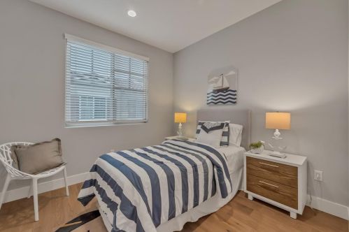 267 Fairchild Dr, Mountain View CA  94043-2086 exterior
