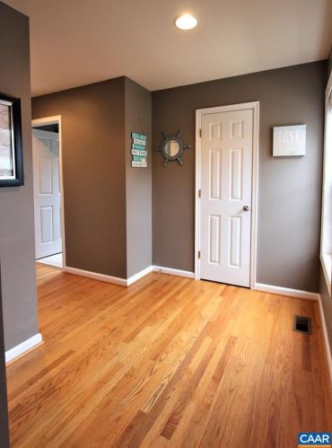 536 Jefferson Dr, Bybee, VA 22963-2907