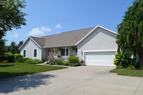1 Creekside Cir, Milan, OH 44846-9778